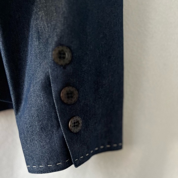 I.e. Woman’s Size 20W Denim Blue Blazer with white whipped Stitching. - Picture 13 of 13